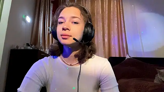 LiliVang online show from October 2, 2025, 5:11 am