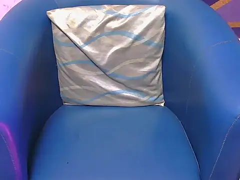 shiny-krisha online show from November 18, 2025, 5:00 am