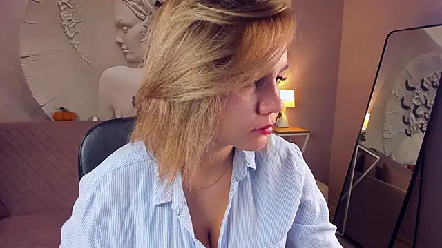 AriaEven online show from October 23, 2025, 3:27 am