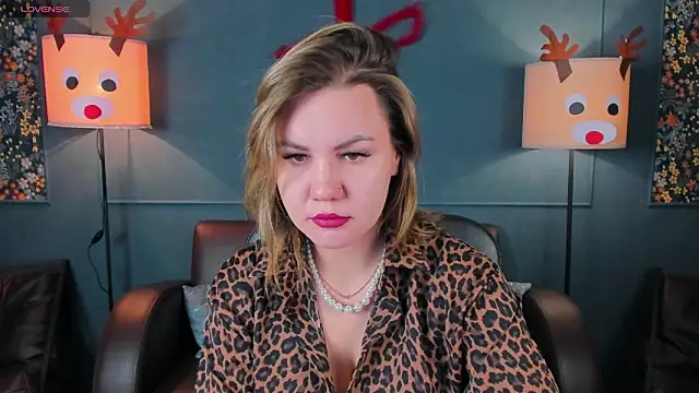 Snapshot of AriaEven chatting on December 23, 2025, 10:03 am AriaEven online show from December 23, 2025, 10:03 am