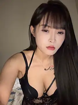 weiweibaby9 online show from October 5, 2025, 2:19 pm
