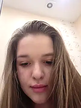 Snapshot of EmilyWhispers chatting on May 4, 2026, 10:34 pm EmilyWhispers online show from May 4, 2026, 10:34 pm