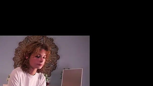 Snapshot of BellaReppert chatting on October 8, 2025, 8:20 pm BellaReppert online show from October 8, 2025, 8:20 pm