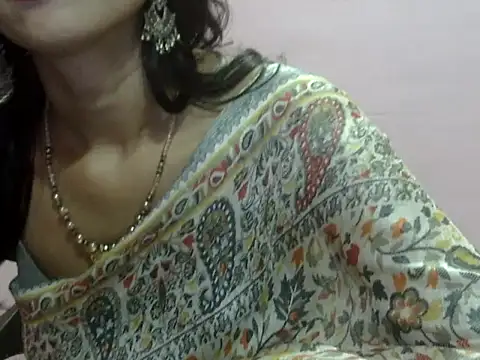 Snapshot of Laila_Cute chatting on July 7, 2026, 3:42 am Laila Cute online show from July 7, 2026, 3:42 am