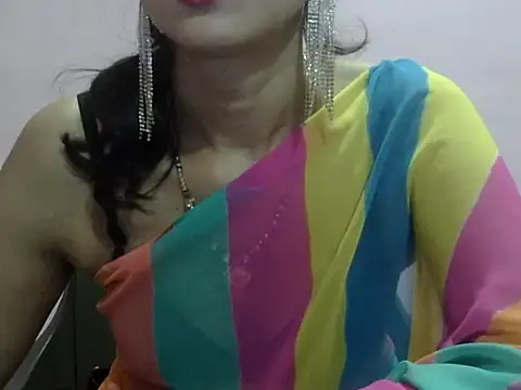 Snapshot of Laila_Cute chatting on July 1, 2026, 2:28 pm Laila Cute online show from July 1, 2026, 2:28 pm