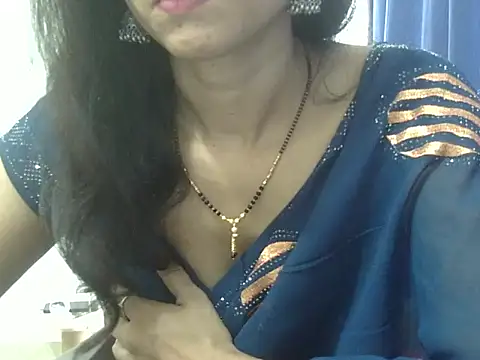 Snapshot of Laila_Cute chatting on August 6, 2026, 5:02 am Laila Cute online show from August 6, 2026, 5:02 am