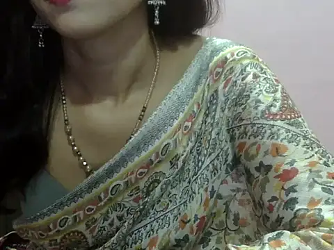 Snapshot of Laila_Cute chatting on July 9, 2026, 3:29 am Laila Cute online show from July 9, 2026, 3:29 am
