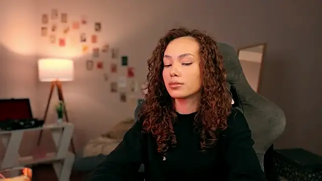 branchwithflowerss online show from October 15, 2025, 11:51 am