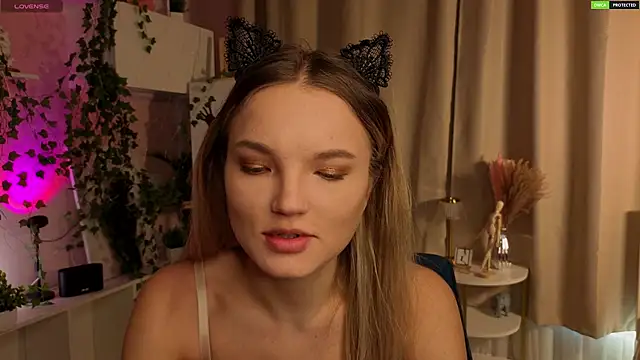 JulieLupo online show from December 15, 2025, 6:08 am