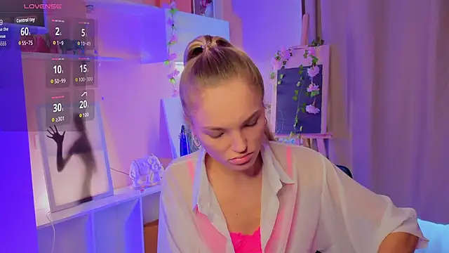 JulieLupo online show from October 24, 2025, 6:23 am