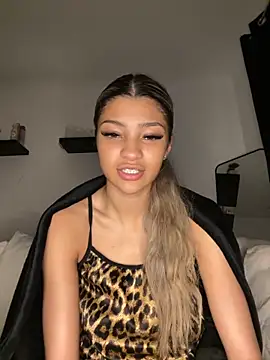 Honeyyyxo online show from November 7, 2025, 4:33 pm