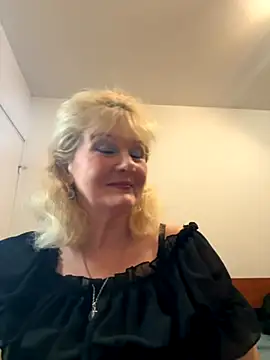 BoloshkaBlonda online show from October 17, 2025, 8:10 pm