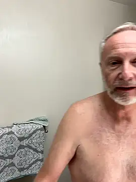 Snapshot of ApolloThrust chatting on October 31, 2025, 12:24 pm ApolloThrust online show from October 31, 2025, 12:24 pm