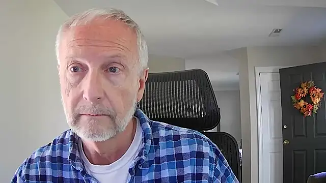 Snapshot of ApolloThrust chatting on October 22, 2025, 6:40 pm ApolloThrust online show from October 22, 2025, 6:40 pm