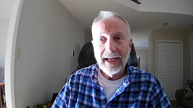 Snapshot of ApolloThrust chatting on November 5, 2025, 8:01 pm ApolloThrust online show from November 5, 2025, 8:01 pm