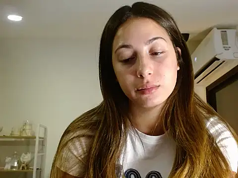 poppysinclair online show from October 14, 2025, 5:46 pm