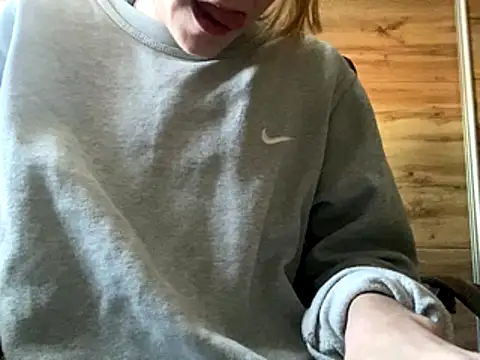 pleasedontpressaredburton online show from November 12, 2025, 1:59 pm