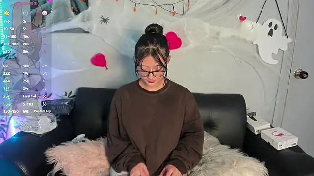 Snapshot of Hekate_20 chatting on October 12, 2025, 7:04 pm Hekate 20 online show from October 12, 2025, 7:04 pm