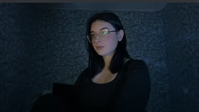ElisaAniston online show from October 3, 2025, 3:35 pm