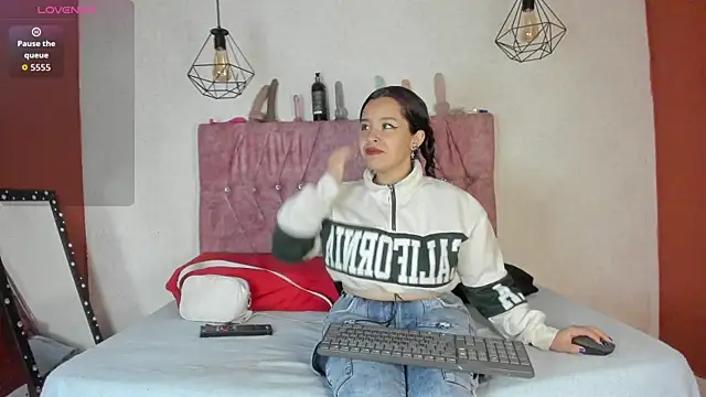 Snapshot of Mia_lopez_1 chatting on November 8, 2025, 11:14 am Mia lopez 1 online show from November 8, 2025, 11:14 am