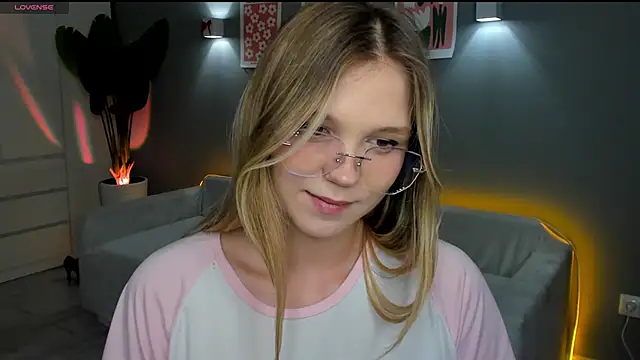 Snapshot of linakorvin chatting on October 20, 2025, 1:33 pm linakorvin online show from October 20, 2025, 1:33 pm