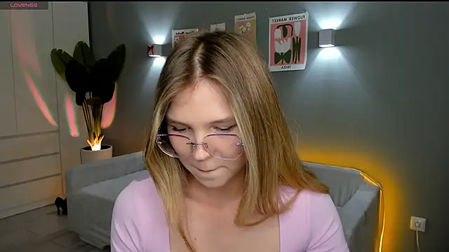 Snapshot of linakorvin chatting on October 18, 2025, 1:35 pm linakorvin online show from October 18, 2025, 1:35 pm