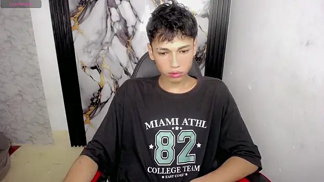 Im david02 online show from December 19, 2025, 1:13 pm