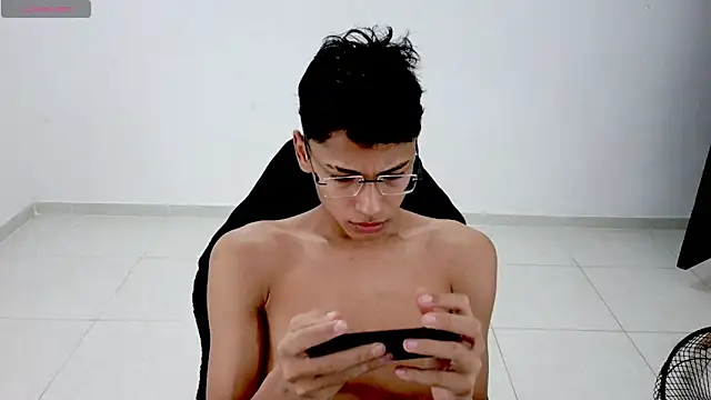 Im david02 online show from April 16, 2026, 2:29 pm