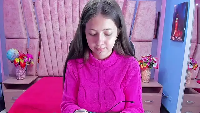 sarah sweett  online show from October 22, 2025, 2:27 pm