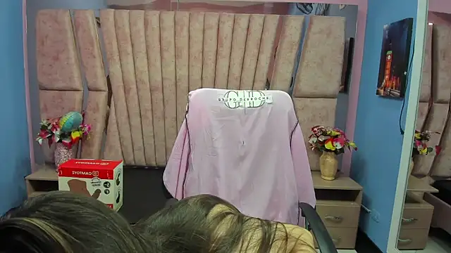 sarah sweett  online show from March 26, 2026, 2:48 pm