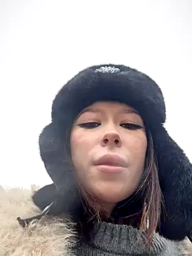 RollDolls online show from October 13, 2025, 1:23 pm