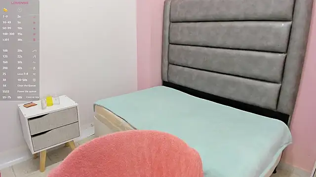 Snapshot of lorerivas chatting on October 31, 2025, 1:41 pm lorerivas online show from October 31, 2025, 1:41 pm