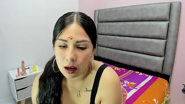 Snapshot of lorerivas chatting on November 22, 2025, 2:05 pm lorerivas online show from November 22, 2025, 2:05 pm