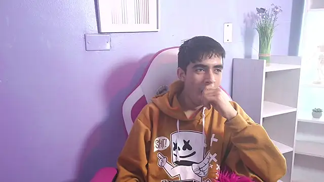 Hottie Guy online show from October 21, 2025, 5:45 pm