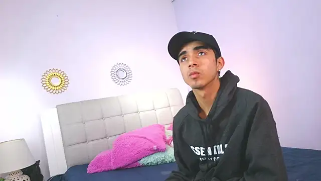 Hottie Guy online show from November 5, 2025, 5:38 pm