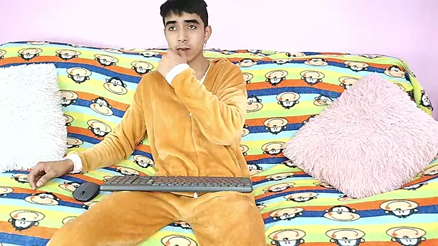 Hottie Guy online show from October 9, 2025, 3:23 pm