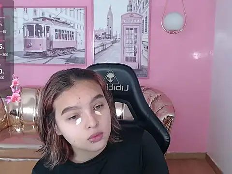 mia foster t online show from November 6, 2025, 12:53 pm