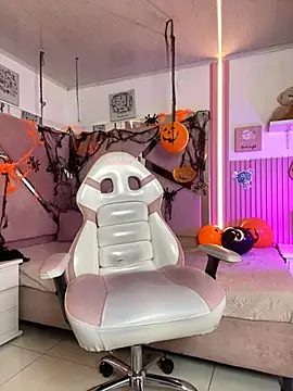 Charlotte ebony  online show from November 3, 2025, 12:42 pm