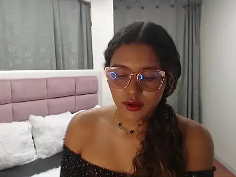 Snapshot of jimena_bell chatting on October 14, 2025, 1:23 pm jimena bell online show from October 14, 2025, 1:23 pm