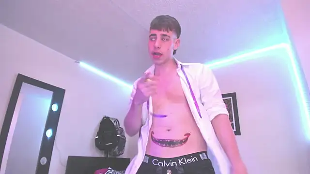 PapiNoha online show from October 31, 2025, 7:43 pm