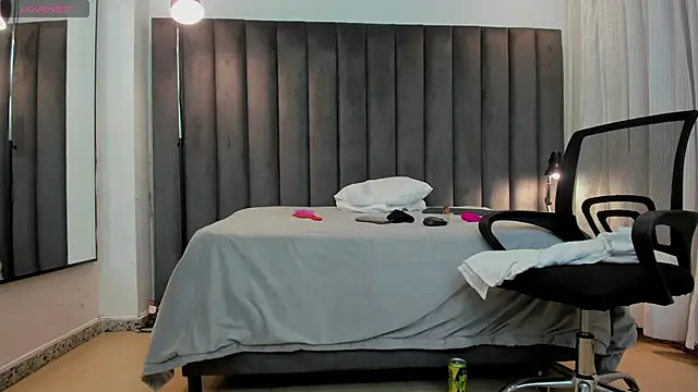 ivannagates online show from October 10, 2025, 6:09 pm