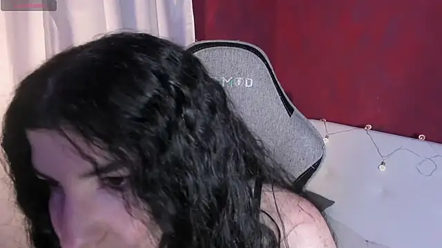 Snapshot of beyondsteel_ chatting on November 18, 2025, 12:04 am beyondsteel online show from November 18, 2025, 12:04 am