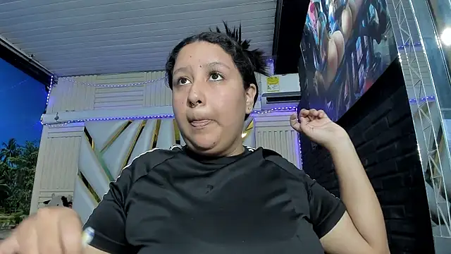 DulcineaSaenz online show from October 7, 2025, 6:20 pm
