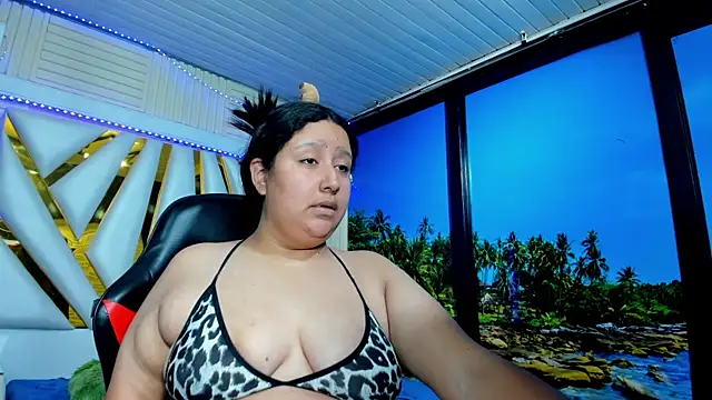DulcineaSaenz online show from October 6, 2025, 9:04 pm