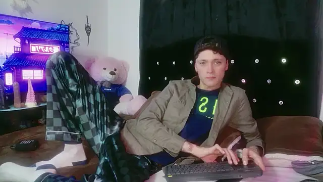 Tyler cat online show from December 3, 2025, 3:33 pm