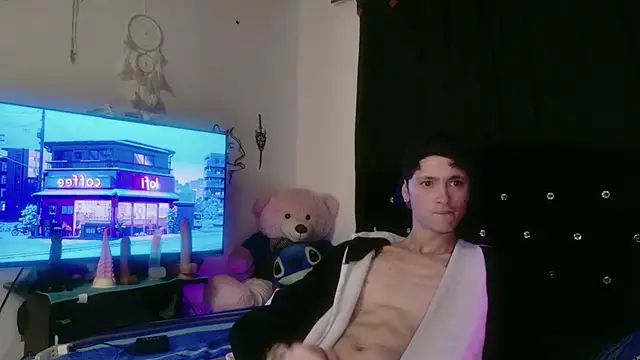 Tyler cat online show from December 15, 2025, 5:57 am