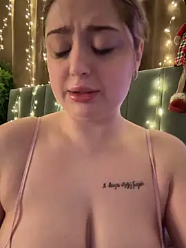 KellyMoors online show from December 19, 2025, 1:42 am