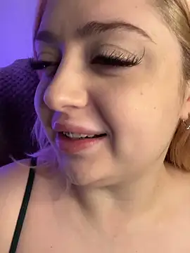 KellyMoors online show from April 15, 2026, 1:22 am