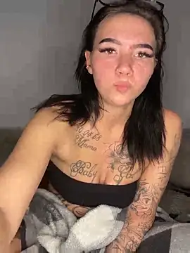 Snapshot of YoungZoexx chatting on November 4, 2025, 6:55 pm YoungZoexx online show from November 4, 2025, 6:55 pm