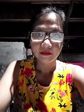 Snapshot of Sexiestmom_89 chatting on December 3, 2025, 5:56 pm Sexiestmom 89 online show from December 3, 2025, 5:56 pm